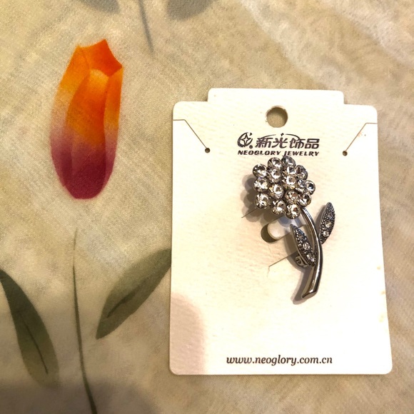 🌸🌸New Floral Brooch - Picture 2 of 3